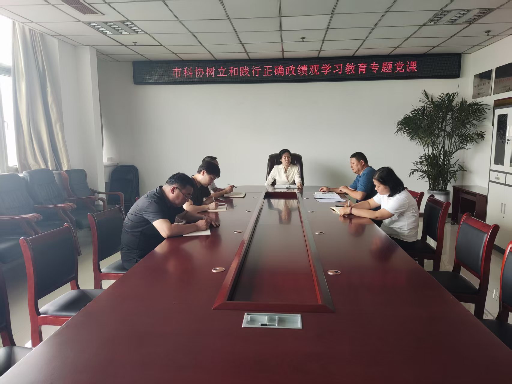 图片1 图片1